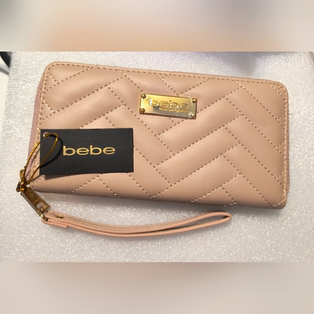 NWT Bebe Blush Pink  Quilted Zip Around  Women's Wallet SMOKE FREE HOME